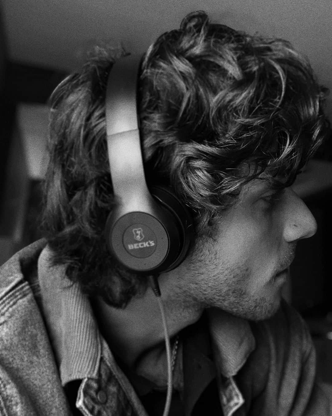 Chay Suedeのインスタグラム：「sextou de leve, com minha playlist favorita e minha purinha @becksbeerbr :))  #publi #bebacommoderação」