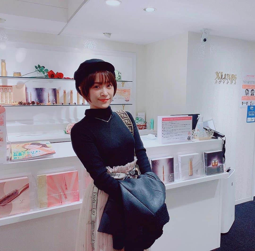 みひろさんのインスタグラム写真 - (みひろInstagram)「. #コラーゲンマシン で光を浴びてハリと潤い復活✨翌日、お肌がもっちりしてるぅ♡ すごっ‼︎ マッサージもして、デトックス‼︎ 贅沢な1日でした☺️  🏥 @xone.official  #xluxes #エックスリュークス  #エックスリュークス青山   #コラーゲン #美肌ケア #美肌　 #アンチエイジング #美容 #美容好きな人と繋がりたい #マッサージ #デトックス #ハリ #潤い #潤い肌 #老化防止 #ご褒美　#冷え性対策」11月7日 9時41分 - mihiro0519