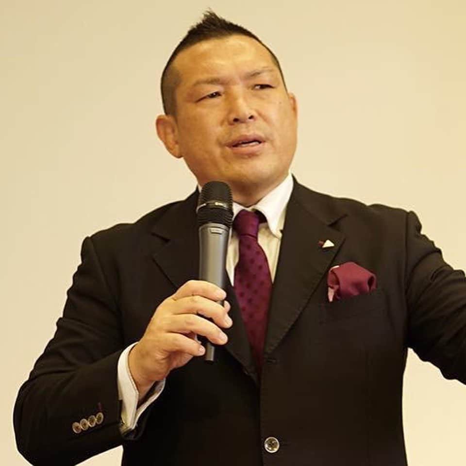 のインスタグラム：「【スポーツひのまるキッズ】 明日8日オンライン柔道練習会& オンラインセミナーにて、  朝飛道場の朝飛大先生、 2014、15年の世界選手権100kg超級で銀メダル、七戸龍先生と共に、 特別講師として登壇させて頂きます。 「自己成長に最も必要な３つの原則」 と題して精一杯真心を込めてメッセージします。  日本の未来を担う青少年育成に誠意を傾けます。 大会申込みはこちらからです。 https://hinomaru-kids.sukumane.biz/sukumane/event/detail/5 宜しくどうぞお願い致します。 #ひのまるキッズ #少年柔道 #スポーツ育成 #スポーツの可能性 #日本の未来を担う子供たちのために  #日本創生  #小路晃 #PRIDE #麺バルプライド」