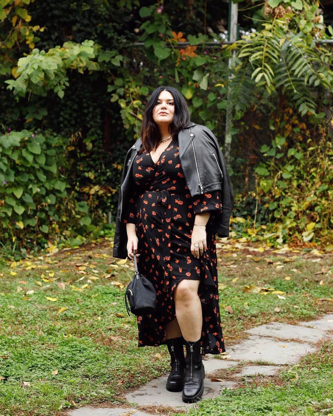 サムエデルマンのインスタグラム：「The WINNIFORD styled by @nicolettemason See our story for more looks we loved this week   Photography by @lydiahudgens    #SamEdelman  #Fall2020  #LooksWeLove  #WeekInReview」