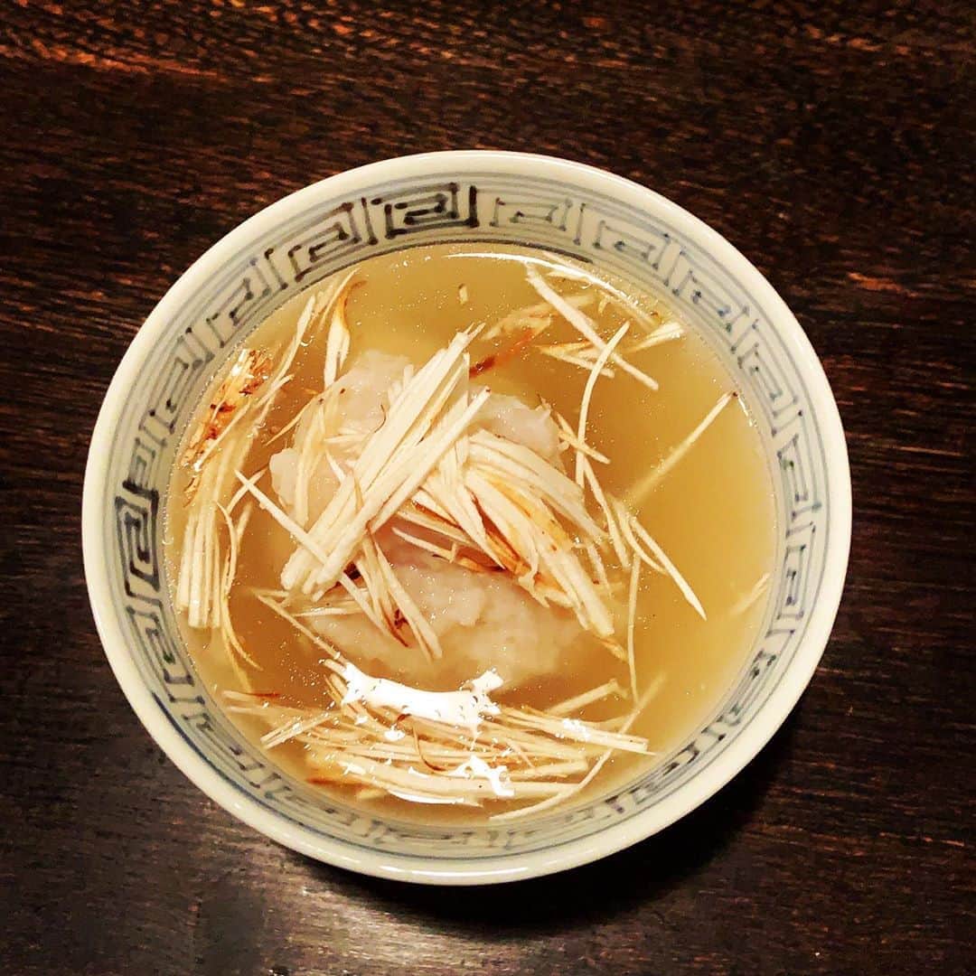 志摩有子さんのインスタグラム写真 - (志摩有子Instagram)「この時期の献立は松茸。今週末までとのこと。間に合ってよかった。 焼き松茸から始まり、数品を挟んで、蓮根蒸し、能登牛のすき焼きにも。  #能登備忘録 #能登の松茸 #湯宿さか本」11月7日 9時47分 - ariko418