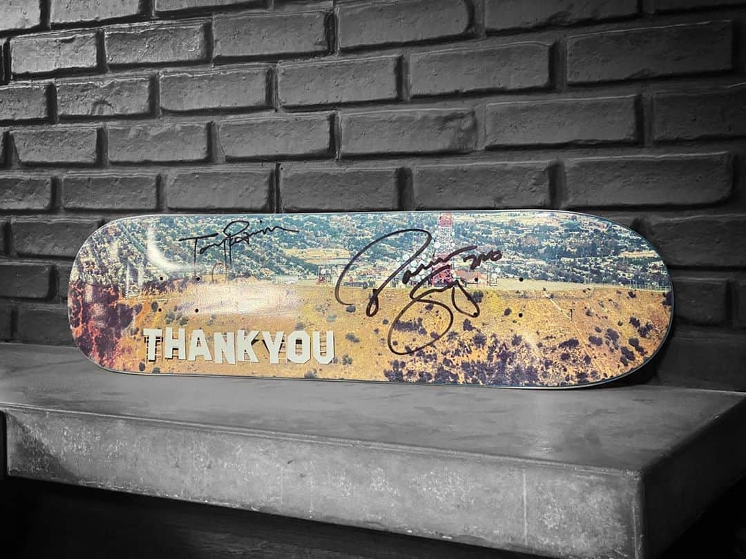 The Berricsさんのインスタグラム写真 - (The BerricsInstagram)「Surprise! Signed @toreypudwill & @daewon1song decks are available in limited quantities in the @berricscanteen 🛒 🔗LINK IN BIO🔗」11月7日 9時54分 - berrics