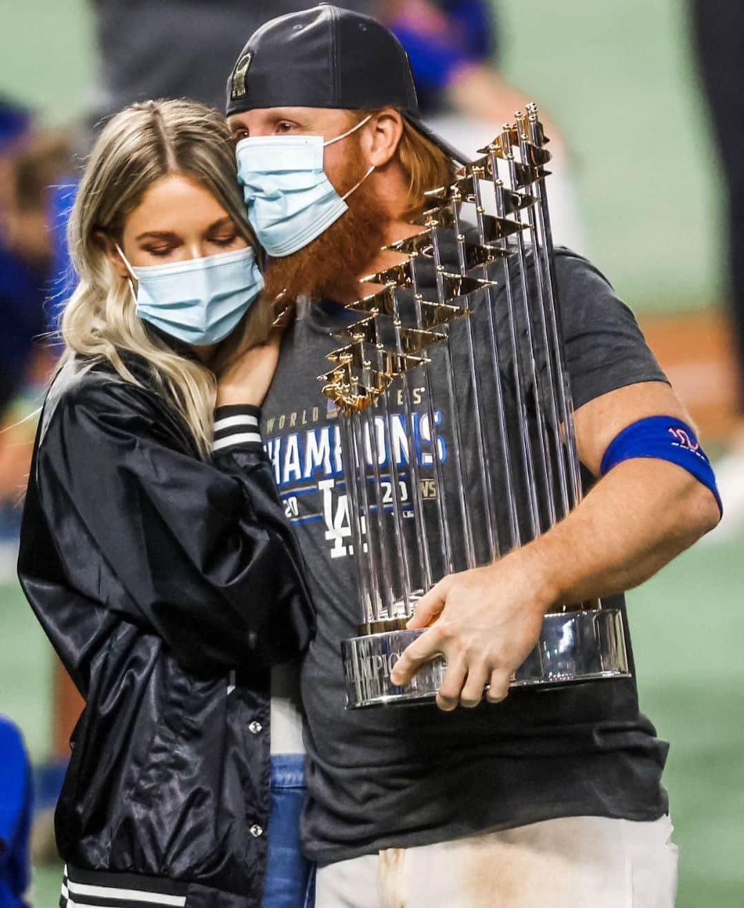 ジャスティン・ターナーのインスタグラム：「Awards and records don’t mean a whole lot until you can be called a “Champ!” So many people to thank but no one more than my teammates, coaches and staff who grinded it out from start to finish and this amazing woman (@court_with_a_k ) who has been by my side through it all! #2020WorldChamps」