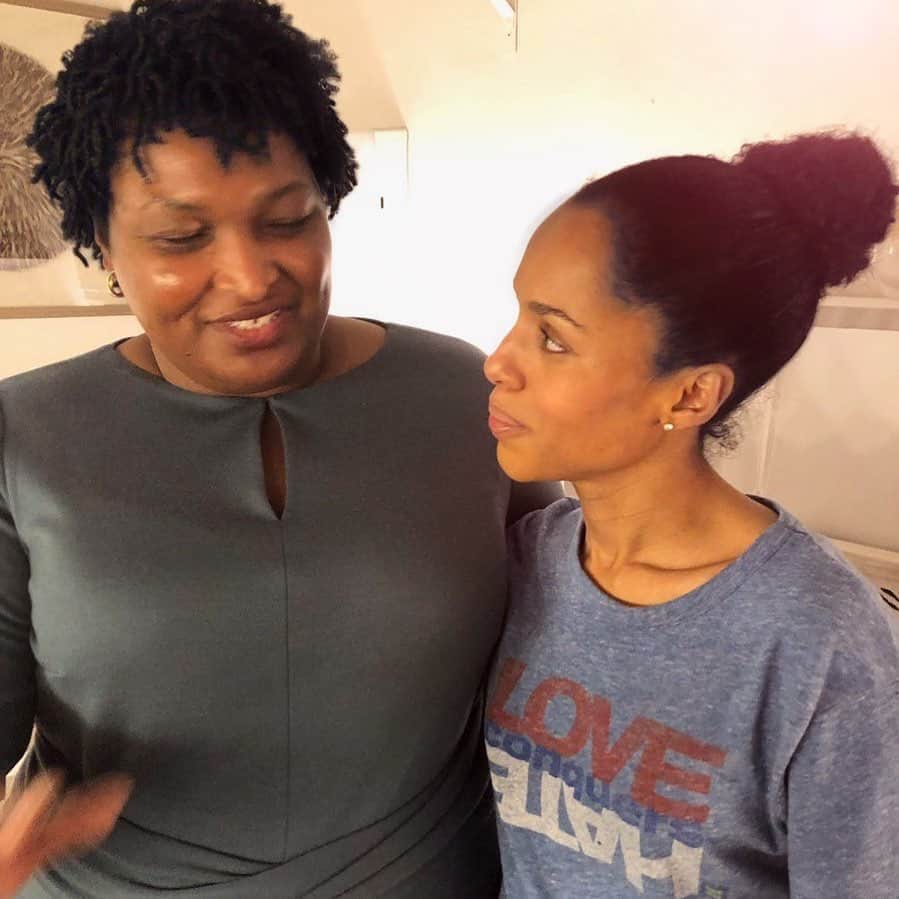 ケリー・ワシントンさんのインスタグラム写真 - (ケリー・ワシントンInstagram)「This is how the whole country should be looking at @staceyabrams right now...  This woman is THE gladiator. Thank you Stacy. For believing in all of us. And believing in democracy. Love you❤️❤️❤️」11月7日 10時32分 - kerrywashington