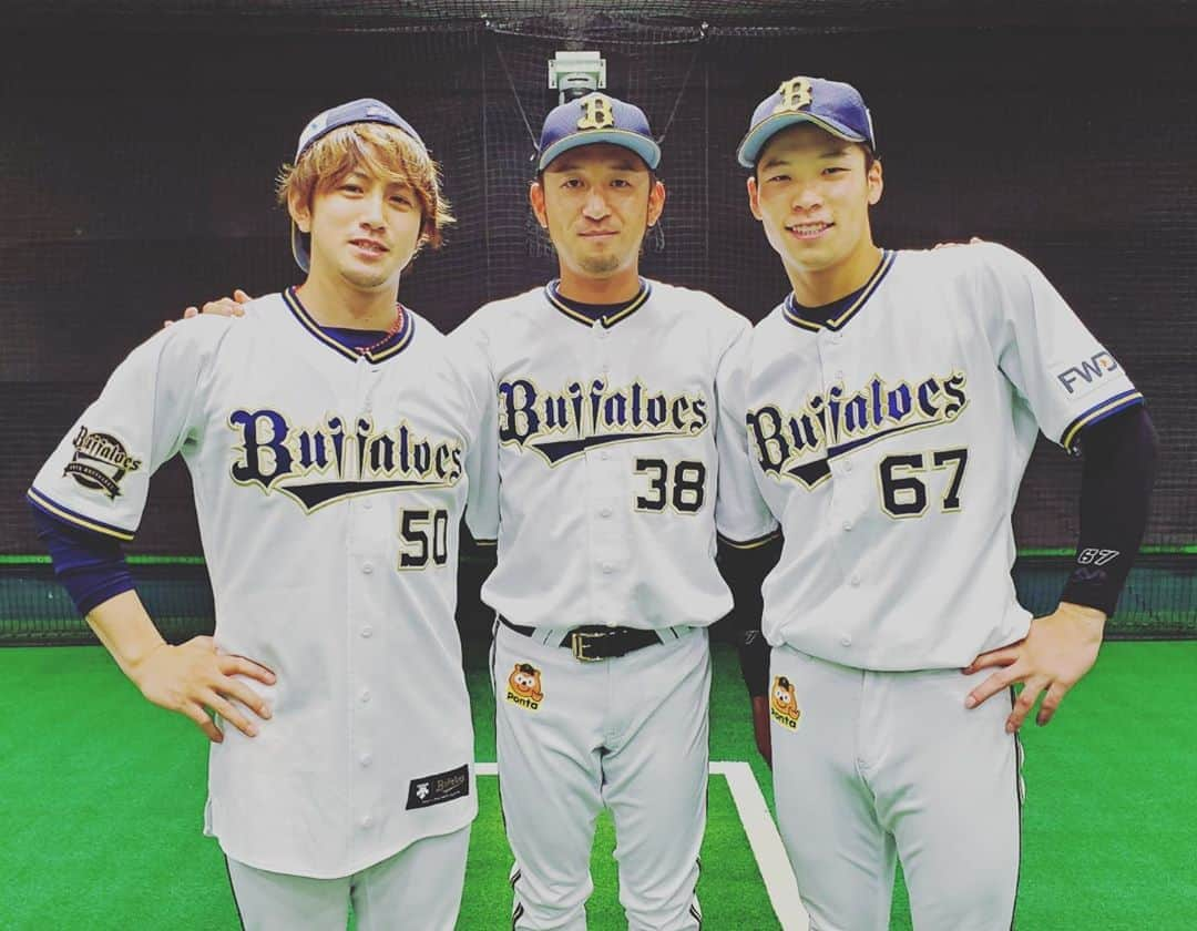 小田裕也さんのインスタグラム写真 - (小田裕也Instagram)「チーム東洋(小島)。 大学時代から憧れて背中を追いかけてきた先輩。人が見てない所でも練習をしてる先輩の姿はカッコ良く、いつも凄いなと思ってました。 先輩からも後輩からも慕われるコジさんが引退するのは寂しいですが、コジさんの分も僕ら2人が1日1日を大切に頑張っていきたいと思います！ 本当に現役生活お疲れ様でした！ これからもよろしくお願いします！  #チーム東洋 #小島脩平 #小田裕也 #中川圭太」11月7日 10時25分 - o.yuya.bs50_official