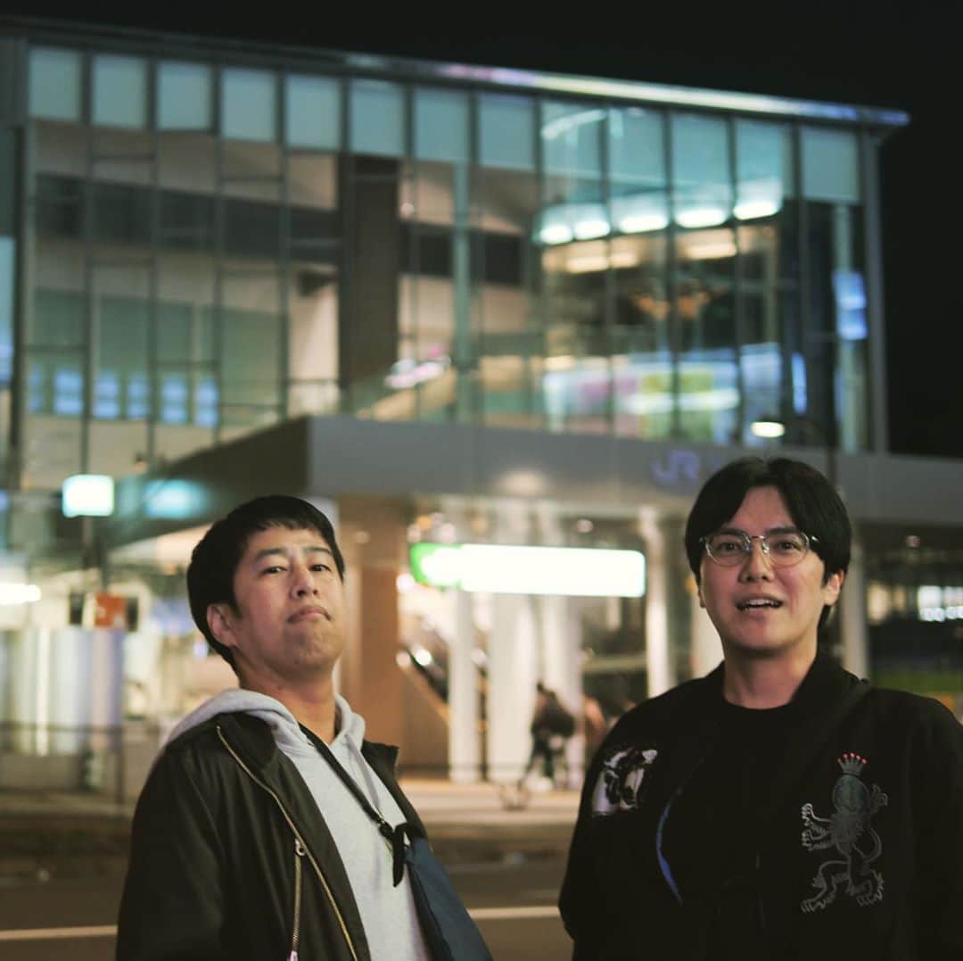 のインスタグラム：「夜の原宿だから映えるかな、と写真を撮りましたが無理でした。」