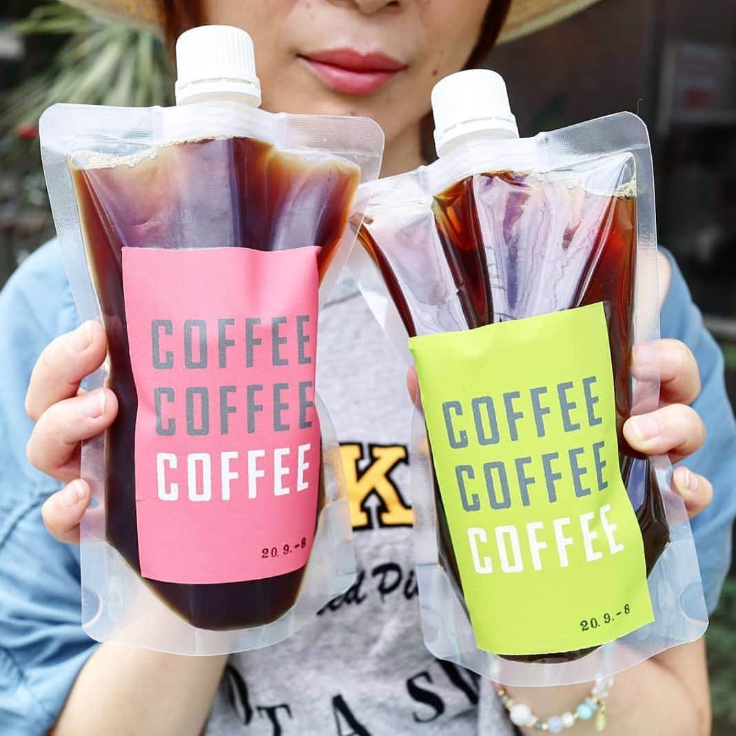 4meee!さんのインスタグラム写真 - (4meee!Instagram)「＼おしゃれなテイクアウトコーヒーを発見☕／﻿ ﻿ ﻿ 戸田公園の Hey Coffee ⚑で、かわいいパックコーヒーをテイクアウトできるんです☝️﻿ ﻿ ﻿8/20からスタートした、オシャレにテイクアウトできるパック！﻿ ﻿﻿ コーヒーが評判高いHeyさん。﻿ 淹れ立てのコーヒーをパッケージしてくれるので、﻿持ち帰ってから飲んでみても美味しいんだとか💫﻿﻿ ﻿﻿ 時間が経つと味が落ちてしまうのがコーヒーのネック﻿ですが、このパック詰めならどこでも気軽に﻿美味しいコーヒーが楽しめますね！﻿﻿ ﻿ 公園などでゆっくりしながらにも◎﻿ ﻿﻿ ﻿﻿ 店主さんの人柄に惹かれてリピートする人も多んだとか♡﻿ ﻿﻿ ﻿﻿ ﻿﻿ ﻿ 📍埼玉県戸田市本町1-25-21﻿﻿ ⏰﻿ [水～日]﻿﻿ 11:00～18:00(L.O.17:00)﻿﻿ 日曜営業﻿﻿ ※日にちにより時間変更あり。﻿﻿ 詳しくはInstagramにて﻿﻿ ﻿﻿﻿ IG @heyworks.coffee﻿ ﻿﻿ ﻿❥アイスコーヒーパック ￥800﻿﻿ ❥ディカフェアイスコーヒー ￥800﻿﻿ ﻿﻿ ﻿ ﻿﻿ ﻿ ﻿ photoby﻿ @kojikoji.enjoygourmet ﻿﻿ 流行りのアイテでムやスポットには　@4meee_com をタグ付けして投稿してください🎀﻿﻿ .﻿ #4MEEE#フォーミー#アラサー女子#女子力向上委員会﻿﻿﻿ #heycoffee ﻿﻿ #ヘイコーヒー ﻿﻿ ﻿#coffee #カフェ#カフェめぐり #カフェスタグラム #カフェ活 #戸田公園#埼玉#埼玉カフェ#戸田カフェ#戸田#埼玉カフェ巡り #カフェ部#カフェごはん #コーヒー#コーヒー巡り #コーヒー好きな人と繋がりたい #コーヒーパック#パックコーヒー#テイクアウト」11月7日 10時59分 - 4meee_com