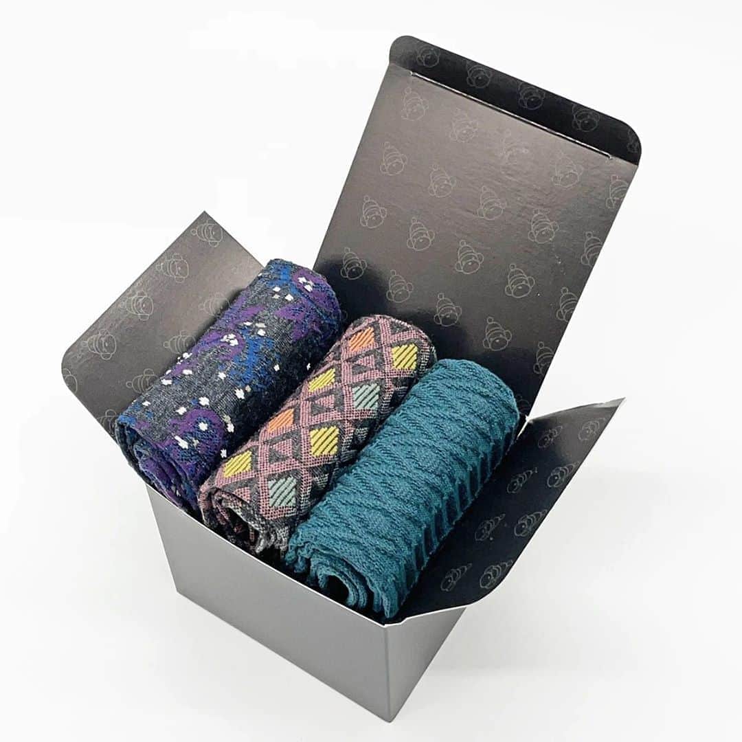 アヤメさんのインスタグラム写真 - (アヤメInstagram)「3 pairs Gift box for women💝🧦 3足セットです🎄🎅🏻 #ayamesocks #christmasgift #giftset #3足 #socksoftheday #くつした #靴下好き」11月7日 10時55分 - ayame_socks