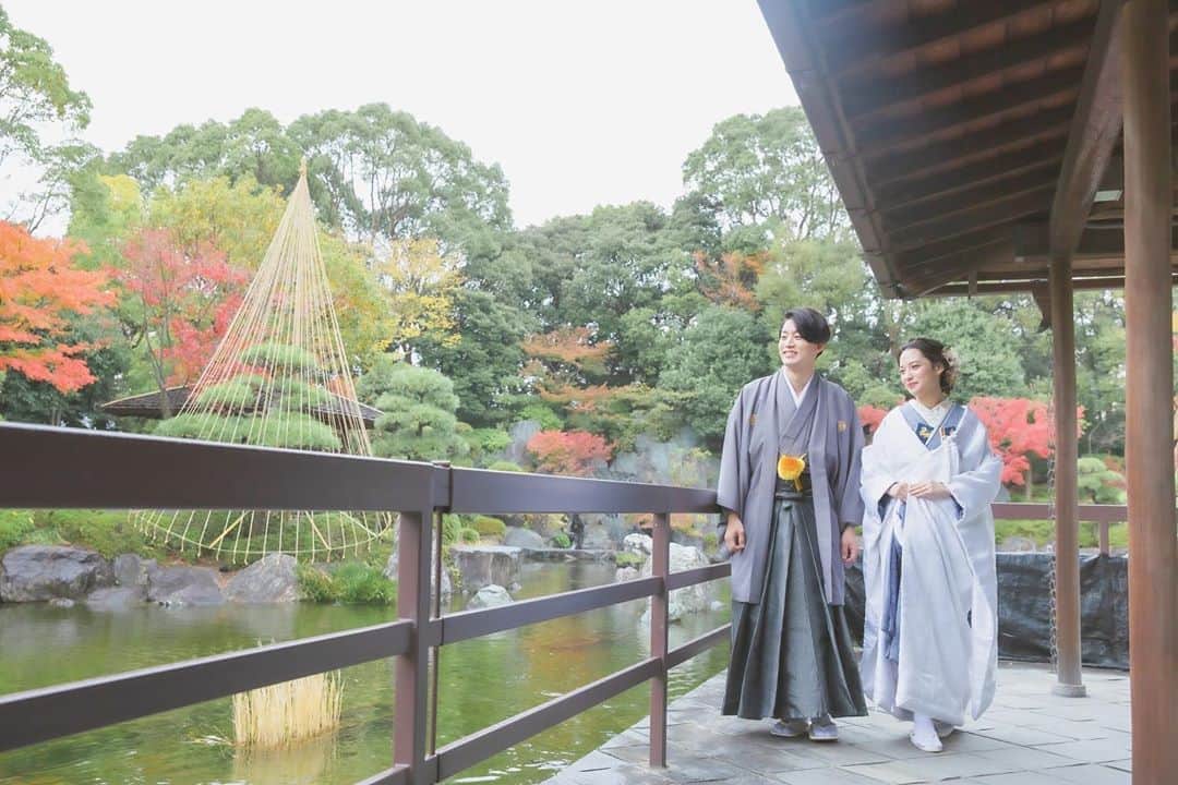 CLAIREのインスタグラム：「庭園を眺めながらちょっとお散歩✨ ・ @clairebridalstudio」