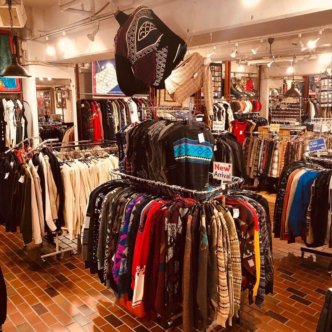 のインスタグラム：「#原宿シカゴ下北沢店  Recommend Item‼️  ニット各種、随時入荷中です。￥1,900(+tax)〜  #原宿シカゴ#古着屋#ファッション#シカゴ下北沢店#下北沢古着屋#古着女子#古着男子#フリクロ#セーター#ニット#カーディガン#セーターコーデ#ニットコーデ#カーディガンコーデ  #harajukuchicago#chicago#vintage#usedclothing#secondhand#fashion#usedfashion#usedstyle#usedmix#outfit」