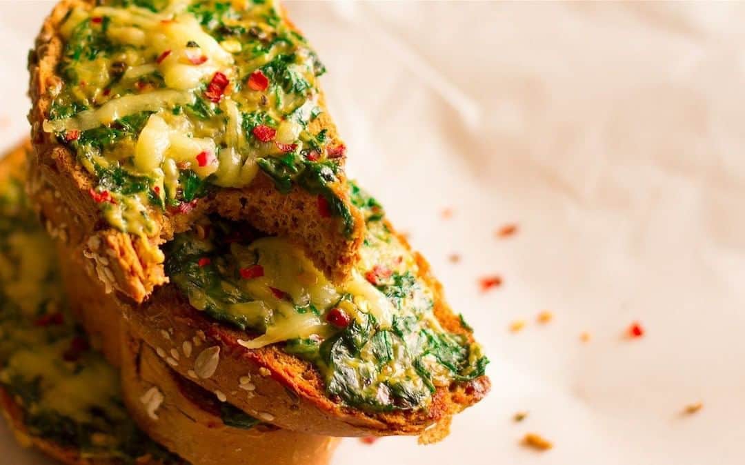 Archana's Kitchenさんのインスタグラム写真 - (Archana's KitchenInstagram)「Creamy Spinach & Cheese Bread Toast Recipe is a healthy option to serve as breakfast. It is easy to cook and delicious to taste. Made with spinach, onion, garlic cloves, corn flour, milk, cream, and cheese on bread. Serve Creamy Spinach & Cheese Bread Toast Recipe with Peanut Butter Oats & Banana Smoothie. Get the recipe from the smart.bio link in my profile @archanaskitchen . . . . . . #recipes #easyrecipes #breakfast #Indianbreakfast #archanaskitchen #healthyeating #highprotein #breakfastclub #cheesetoast #cheesechilli #Cheesechillitoast #homemadefood #eatfit #cooking #food #healthyrecipes #foodphotography #recipeoftheday #comfortfood #deliciousfood #delicious #instayum #food」11月7日 11時24分 - archanaskitchen
