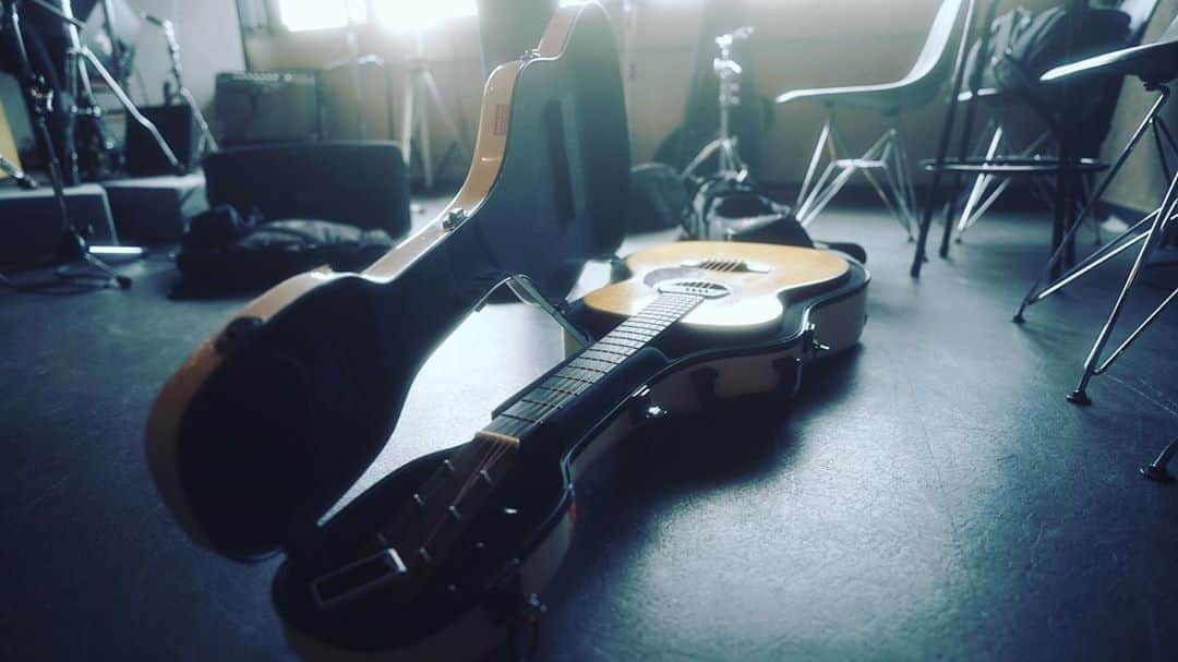 のインスタグラム：「#天窓 #Martin #OM28 #guitar  #アコギ #acousticguitar #acoustic #ギター弾き語り #miuzic」