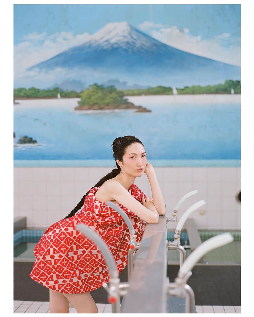 Karinさんのインスタグラム写真 - (KarinInstagram)「Sento  #shooting #model #japanese #sento #fashion #dress #銭湯」11月7日 11時20分 - kaorikarin_u