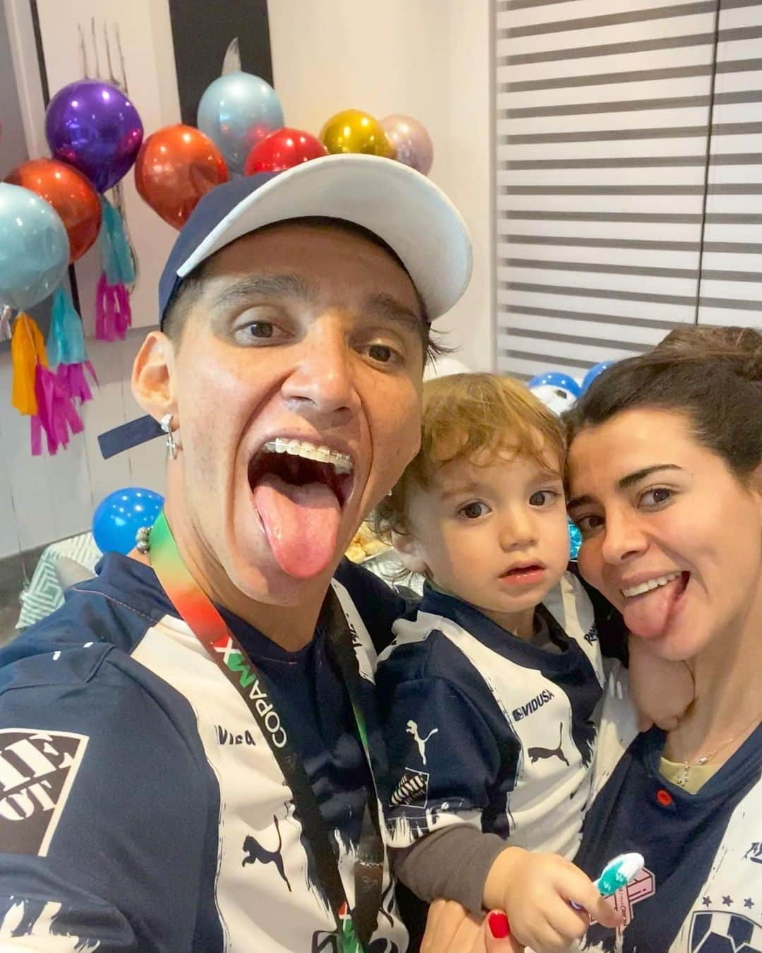 マティアス・クラネビッテルのインスタグラム：「Somos campeones 🏆, los amo familia 💙」