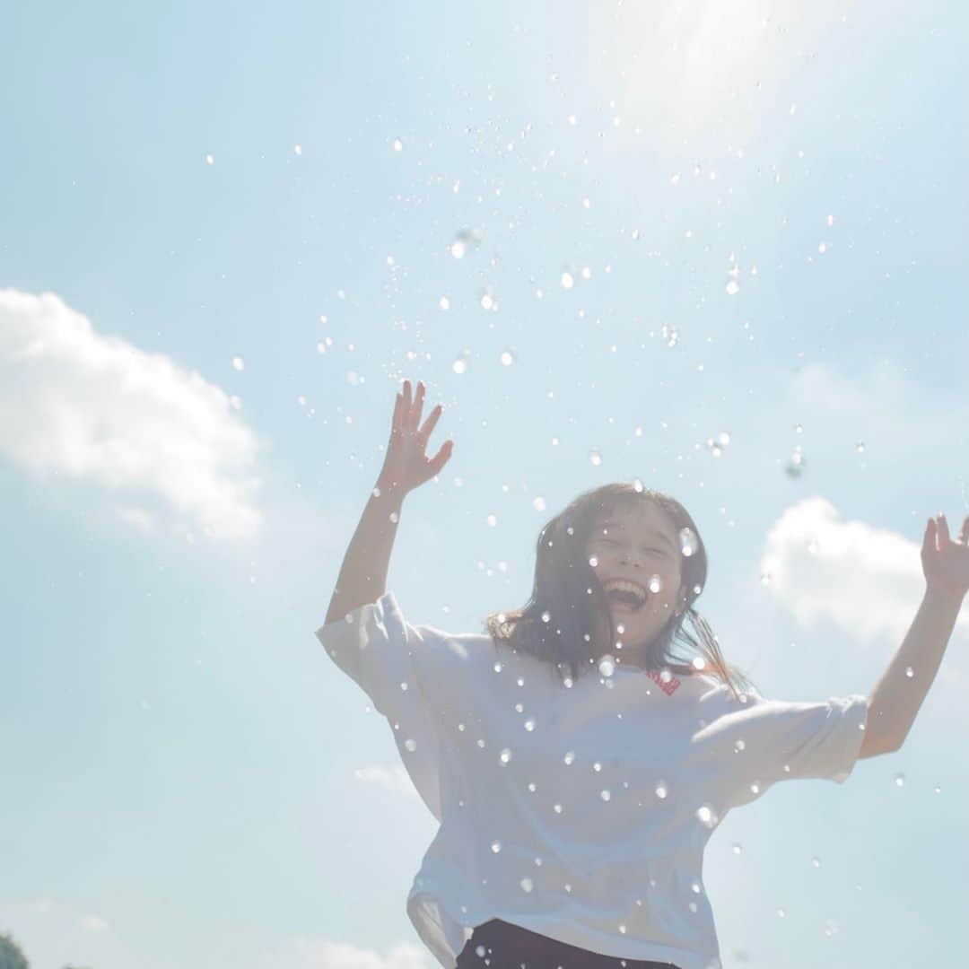 久保瑠佳さんのインスタグラム写真 - (久保瑠佳Instagram)「リンと立つのは空の青い夏」11月7日 11時36分 - lapisful