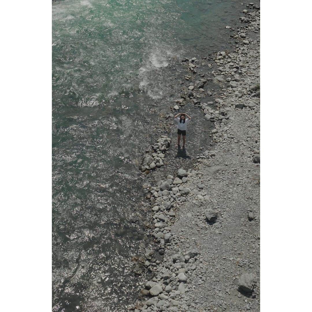 久保瑠佳さんのインスタグラム写真 - (久保瑠佳Instagram)「リンと立つのは空の青い夏」11月7日 11時36分 - lapisful