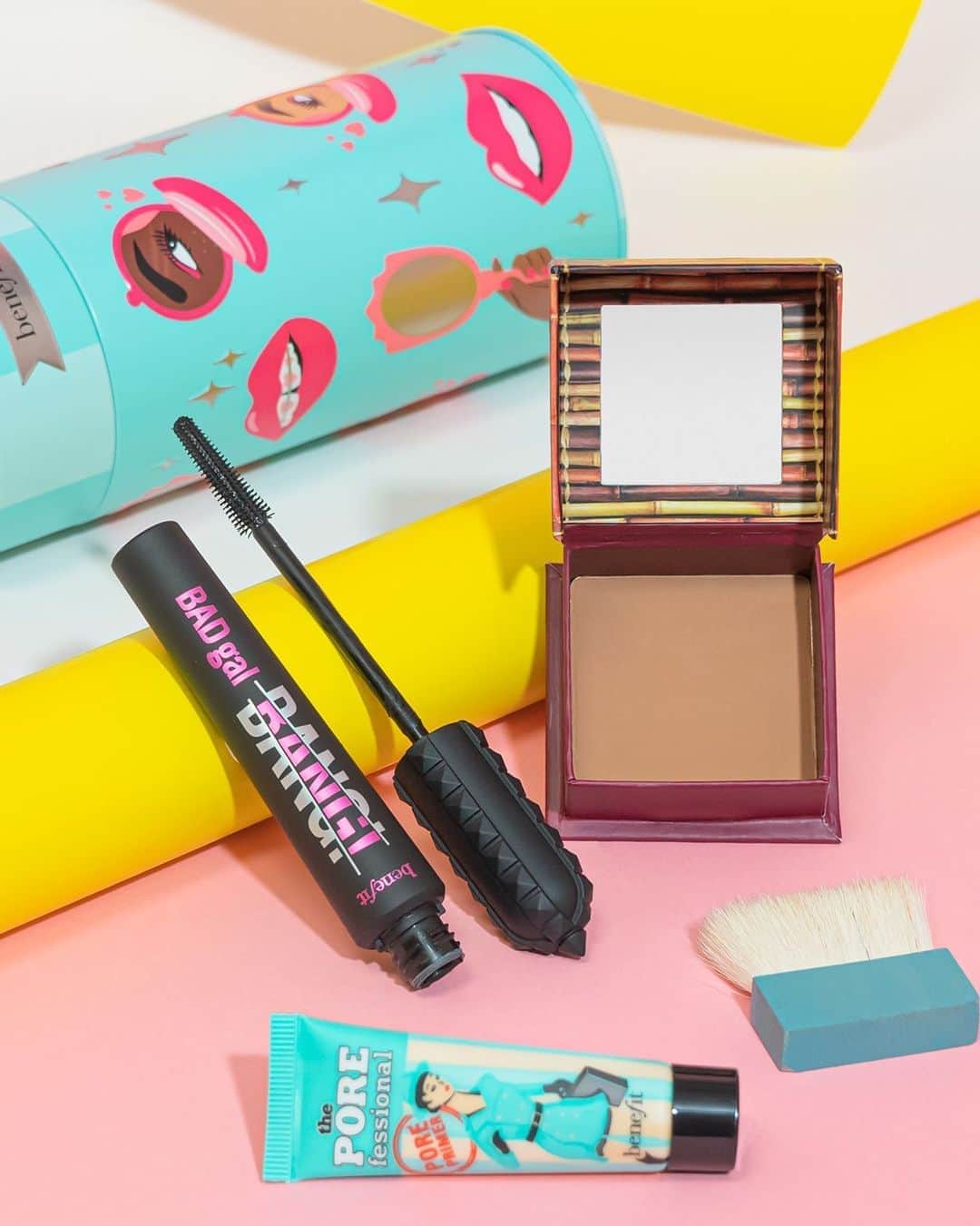 Benefit Cosmeticsさんのインスタグラム写真 - (Benefit CosmeticsInstagram)「Go hard for the holidays with the baddest gift around: our BADgal to the Bone value set! Includes 3 bene-faves for just $30 (a $68 value!)  📲Head to IG Stories for a festive tutorial featuring this limited-edition set! #benefit」11月7日 11時49分 - benefitcosmetics