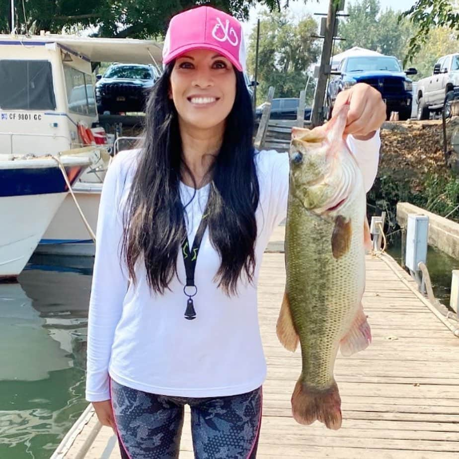 Filthy Anglers™さんのインスタグラム写真 - (Filthy Anglers™Instagram)「Filthy Female Friday and it’s back to back appearances for Stacy  @stacygoesoutside from Cali!! We told you, this gal is one heck of an angler!! Solid Fall season my friend, the best part is in Cali that doesnt mean the season is wrapping up, y’all get to fish year round in some capacity, so jealous 😢- Congrats on the catch Stacy you are Certified Filthy www.filthyanglers.com #fishing #girlswhofish #fish #filthyanglers #nature #girlsfishtoo #bigbass #lunker #catchandrelease #anglerapproved #ladyangler #boat #bassmasters #flw #mlf」11月7日 11時53分 - filthyanglers