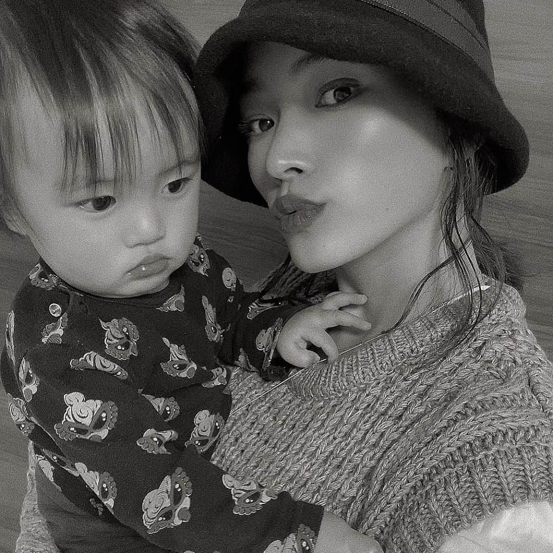 樽見麻緒のインスタグラム：「𝐿𝑂𝑉𝐸. ׅ #family#momlife#selfie#1yearold#1歳0ヶ月#親子#親子ショット#男の子ママ#ママライフ#親バカ部#息子」