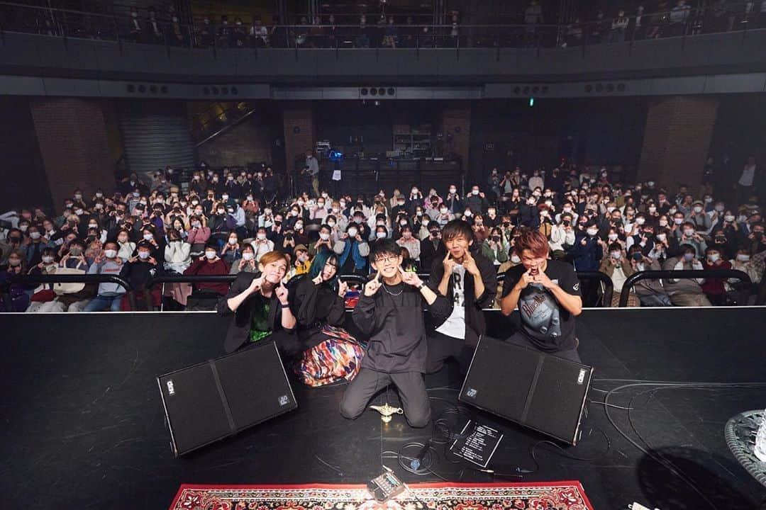 川崎鷹也のインスタグラム：「昨夜のワンマンライブ、ご来場頂いた皆様、配信を見てくれた皆様、本当にありがとうございました。  あなた方のおかげで最高なステージになりました。  ライブはやっぱり特別で、他の何にも変えられなくて、そこに全てを注いでいて、本気で、愛を込めてステージに向き合っています。  『ライブに行ってみたい』この言葉の為だけに無料でライブ配信をしました。あなたの背中を押せるライブになっていたら本望です。  また遊びましょう。大人が本気で遊ぶとあんなにイケてるんだよ。  関わっている全ての方にBig Love.  #川崎鷹也 #ワンマンライブ #oeast #渋谷 #tiktok #生配信 #ライブ #instagram #instagood #inptalike #instalove #instacool #instafollow」