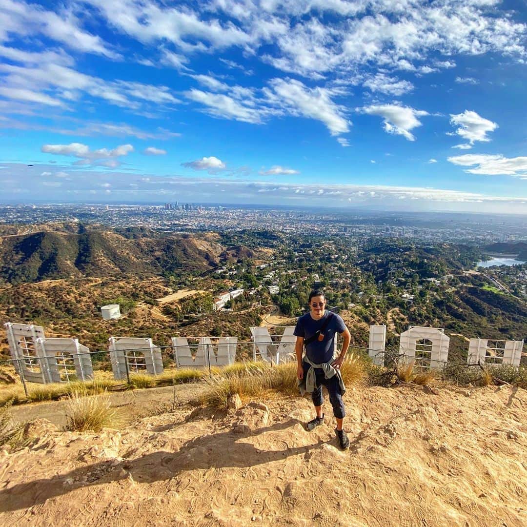 鈴木一真さんのインスタグラム写真 - (鈴木一真Instagram)「LAのシンボル、ハリウッドサインを参詣しました。  Finally, I hiked to the Hollywood sign, the landmark of LA.  参道？山道？はなかなかのトレッキングコースでした⚡︎  #Hollywoodsign #HollywoodHills #HollywoodLand #LALALand #ハリウッドサイン #ハリウッド神社 ⛩」11月7日 12時06分 - _kazumasuzuki_