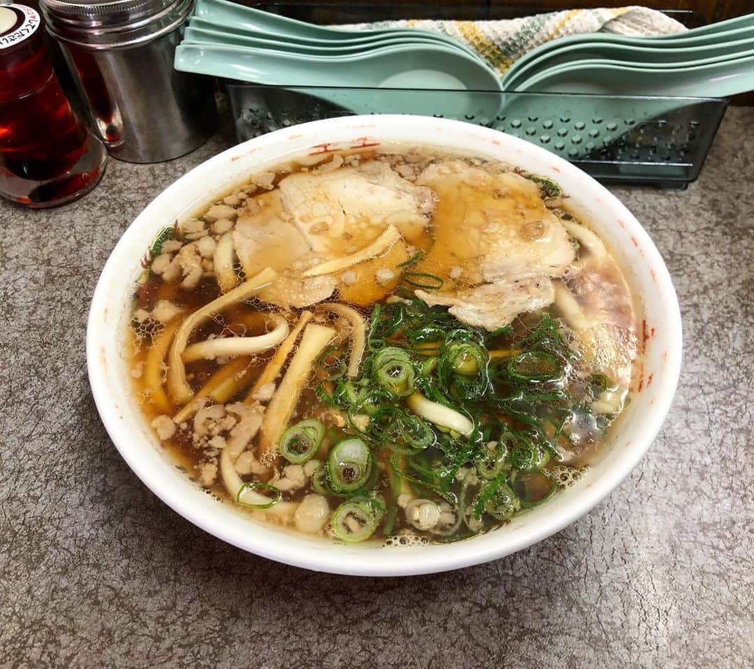 のインスタグラム：「中華うどん。 尾道ラーメンの名店。うどんを頼むのは天下一品であっさりを頼むのと同じくらいの決断力が問われる。 しかし勇気を出してよかった、うまかった！」