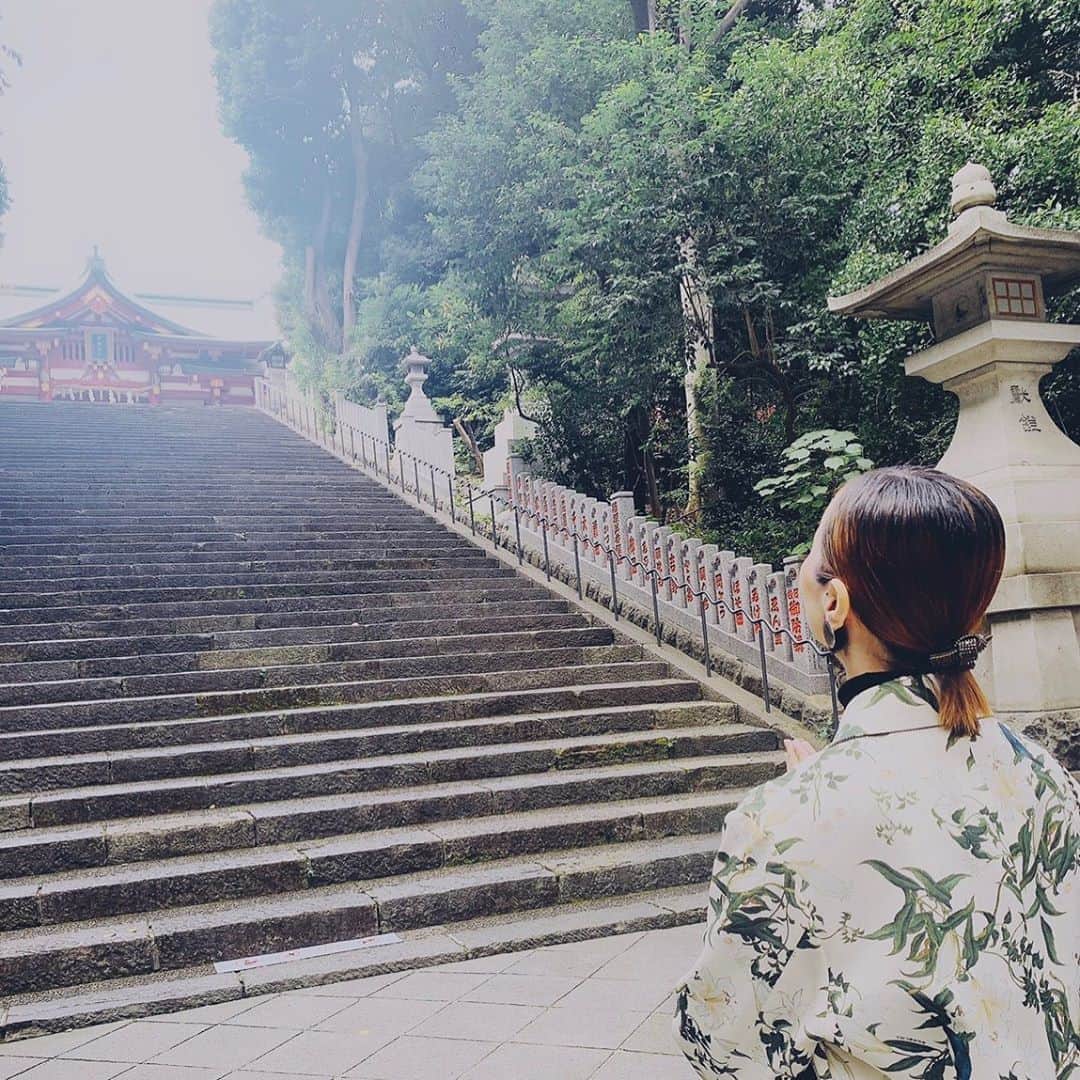 貴千碧のインスタグラム：「東京に来るときに必ず訪れる場所があります。 赤坂の「日枝神社」⛩✨ 私の中で神社は#日頃の感謝　の気持ちをお伝えする そして#意を宣る(#祈る)  場所です。  今日も皆様1日#佳き日　になりますように☺️✨🙏」