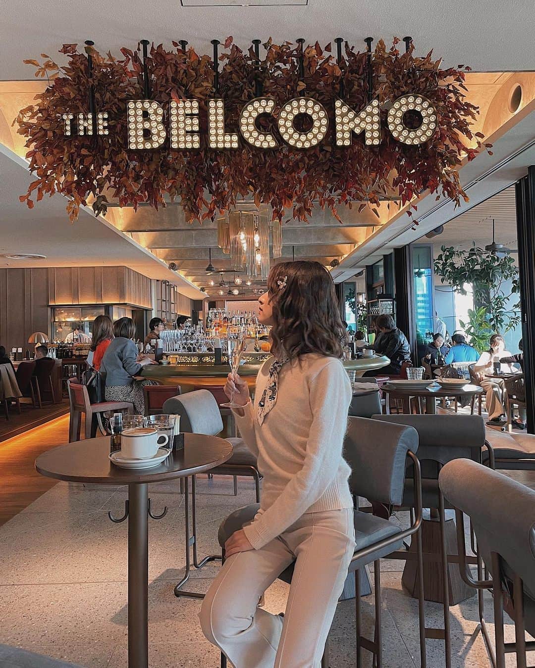 のインスタグラム：「Happy Saturday🍺 笑い止まらなかったところ🤍笑  #theaoyamagrandhotel#belcomo#dayoff#teatime#aoyama#tokyo#japan」