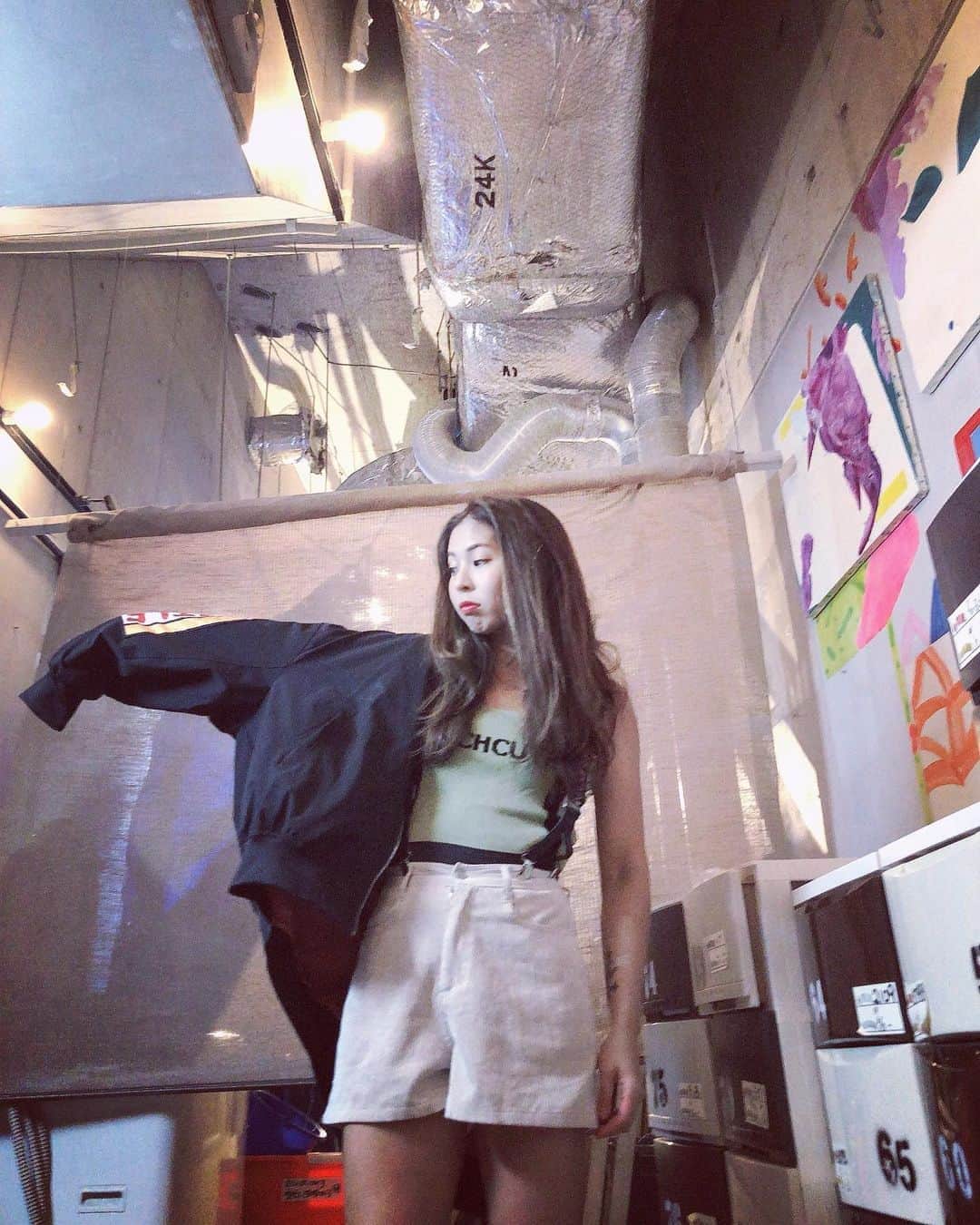 のインスタグラム：「コレあっこちゃんがストーリーに上げたら爆上がりした写真🎥 個人的には『コレが？』って感じなんだけど…🤔 クライミングとストリートコラボ💟🧗‍♀️💟 あっこちゃんって何者？ってDM私が彼女の変わりに答えましょう…。 『人工知能で実は動いてるアンドロイド🌚』• • #意味分からない と思ってるそこの貴方‼︎ついてきて😂 #秘密のあっこちゃん  #怪獣にしか分からない 📸 @akiko_kawabata_ha • • #クライミング #ボルダリング #アウトドア #クライミング女子 #ボルダリング女子 #登山 #climbing #climb #rock #rockclimbing #sportclimbing #climblikeagirl #shortpersonbeta  #training #bouldering #outdoor #climber #sports #athlete」