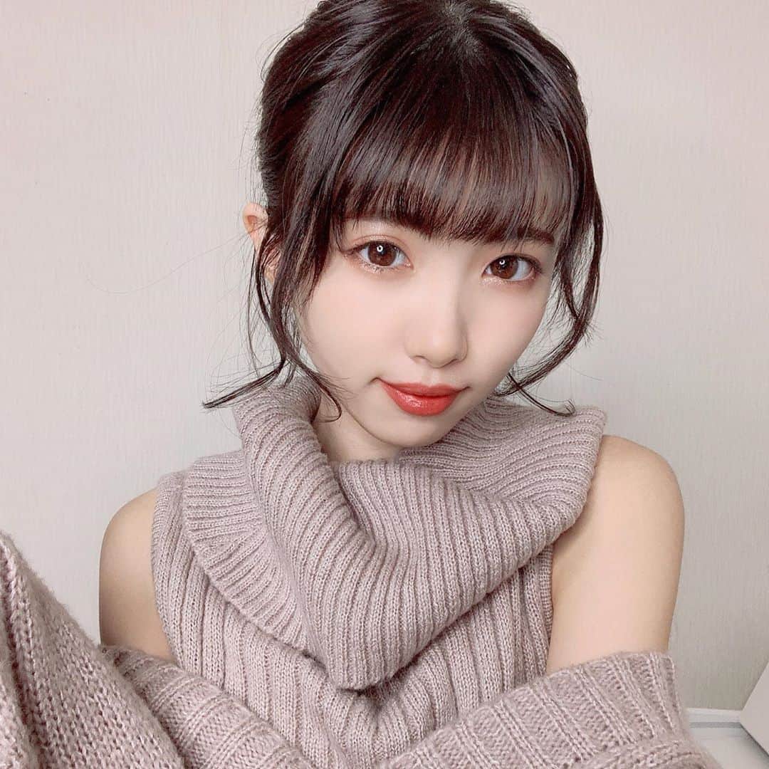 百合香（yurika）のインスタグラム：「だいぶ昔のですが…  #cecilmcbee #メイク #ニット #ニット ワンピース #ピンクメイク　#ヘアアレンジ」