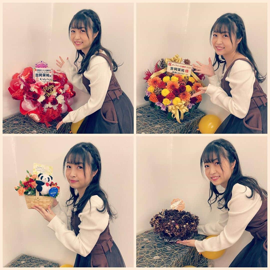 吉岡茉祐さんのインスタグラム写真 - (吉岡茉祐Instagram)「昨日もらったお花たち💐  イベントもなかったから、ずらっとお花が並ぶ姿を見て、とても感動しました🥺 全てのメッセージにありがとうの気持ちを込めて写真におさめておきます。  お手紙やメッセージ、寄せ書きなどたくさんありがとうございました！ 既に事務所に届いていた分は受け取り、読ませていただきました。  これからも少しずつ、恩返しできるように頑張ります✨  #吉岡茉祐生誕祭2020  #いつもありがとう」11月7日 12時35分 - yoshioka_mayuc