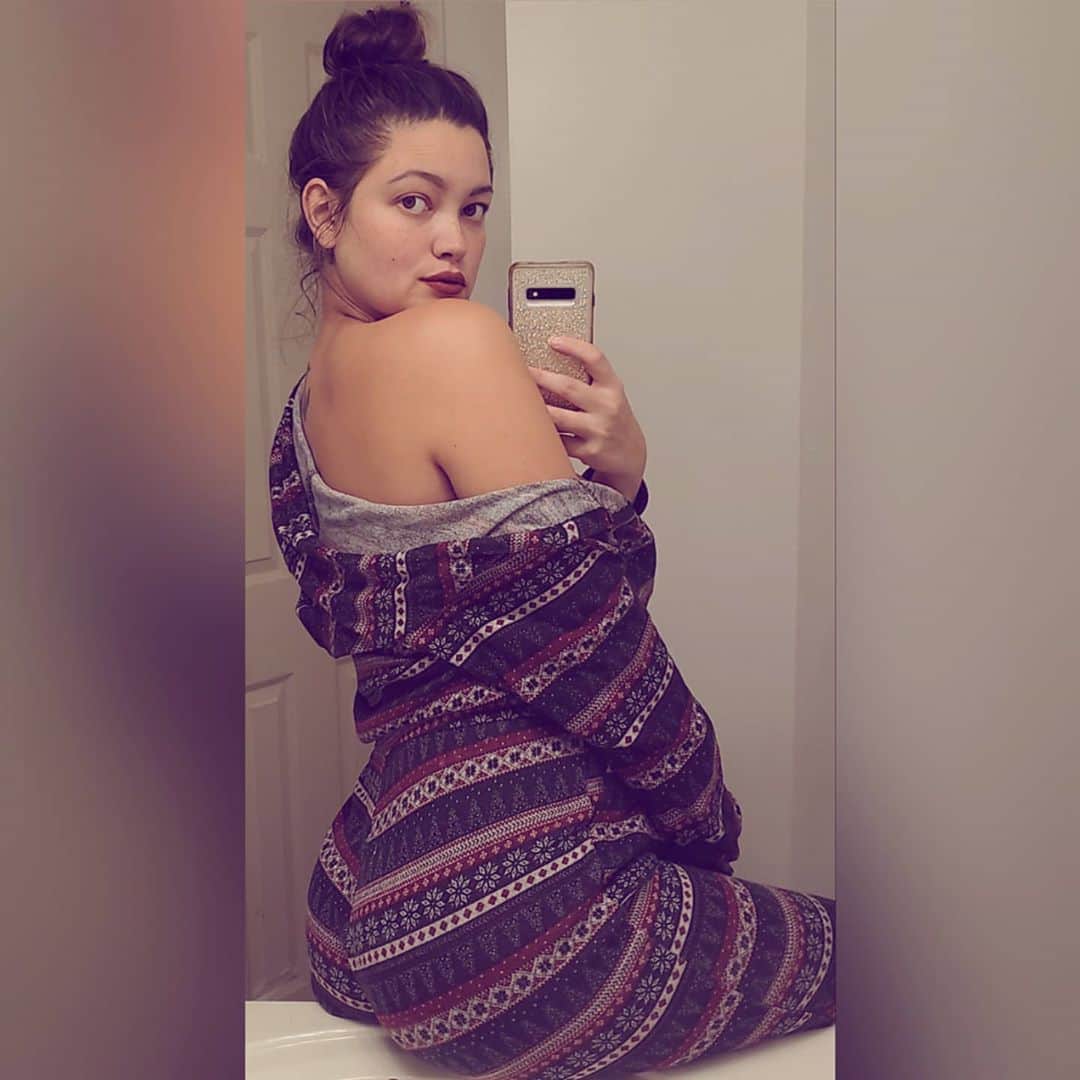 Chelsie Arynのインスタグラム：「yeah idk either」