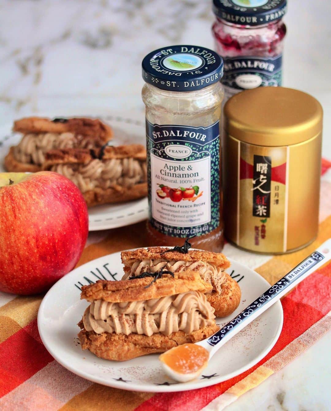Li Tian の雑貨屋さんのインスタグラム写真 - (Li Tian の雑貨屋Instagram)「Red Jade Black Tea Cream 紅玉紅茶 Eclairs paired with @stdalfoursg apple cinnamon jam. The jam was sweet on its own but I thought it complemented the roasty notes of the tea cream. I got the tea from @tenrenteasg   If you are one who likes to bake, don’t miss the chance to win Le Creuset set worth $1,600 when you use @stdalfoursg products in your bakes. Find out more info below and on @Stdalfoursg IG   HOW TO PARTICIPATE Step One: Create your creative bakes/cooks using St. Dalfour fruit spread Step Two: Post your creation on your Instagram profile and tag @stdalfoursg in your picture! (Profile must be set to public) from 2 Nov till 23 Nov  Step Three: Get your friends to vote for your entry on St. Dalfour Singapore Facebook page from 24 Nov onwards!   #StDalfour #StDalfourSG  • • #dairycreamkitchen #singapore #desserts #igersjp #yummy #love #sgfood #foodporn #igsg #ケーキ  #instafood #beautifulcuisines #sgbakes #bonappetit #cafe #cakes #bake #sgcakes #スイーツ #feedfeed #pastry #sgcafe #cake #homebaker #stayhomesg #homebake #tea #eclair」11月7日 12時41分 - dairyandcream