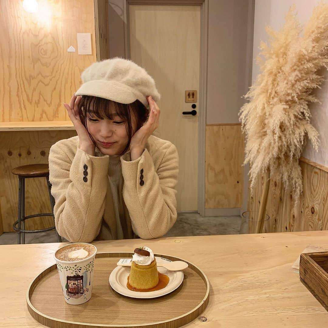 石川花音さんのインスタグラム写真 - (石川花音Instagram)「・﻿ 愛知県名古屋市・大須『KANNON COFFEE』﻿ ﻿ 移転してからずーっと気になってて、少し前にようやく行けたカフェ☕️﻿ ﻿ さあやと行ってきました！2人でおしゃれ〜！おいし〜！また行きたい！って興奮してた☺️💓﻿ ﻿ 私は「カフェラテ」と「気まぐれかぼちゃのプディング」をいただきました🎃﻿ ﻿ 固めプリン美味しかった🍮﻿ リールにも投稿したので良かったら見てください🎶﻿ ﻿ カフェ巡り大好きだからそういうお仕事あったら行きたいな〜！(独り言)﻿ _____________________________________________________﻿ ﻿ KANNON COFFEE 大須店﻿ 愛知県名古屋市中区大須2-17-25﻿ ﻿ 営業時間 11:00〜19:00﻿ 定休日　無﻿ _____________________________________________________﻿ ﻿ 大須の他に、愛知には本山店、﻿ 神奈川県にある鎌倉店、﻿ 東京都に松陰神社前店があるみたいです！﻿ ﻿ 気になった方は是非☕️﻿ ﻿ #kannoncoffee #kannoncoffeeosu #カンノンコーヒー #カンノンコーヒー大須 #大須 #大須カフェ #大須観音カフェ #名古屋カフェ #かぼちゃプリン　#カフェラテアート #一瞬kanoncoffeeに見えたあなたはオタクです」11月7日 12時48分 - kyanonty1219