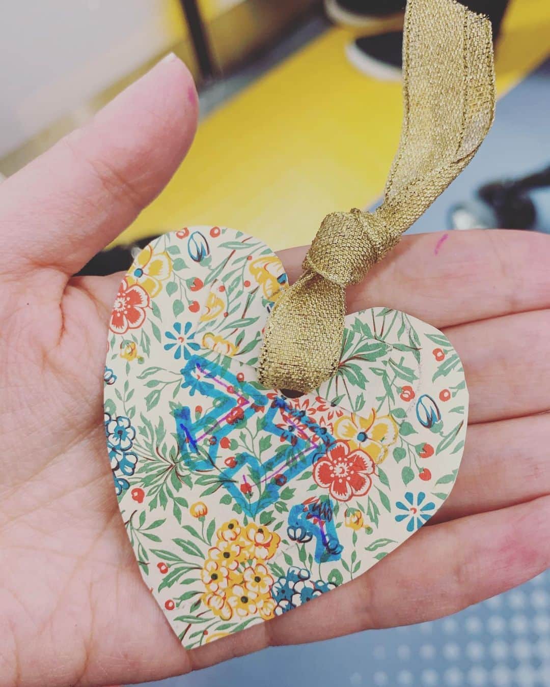 五月女ケイ子のインスタグラム：「これからanan50周年イベントのトークに出ます。はるがお守り作ってくれた。」