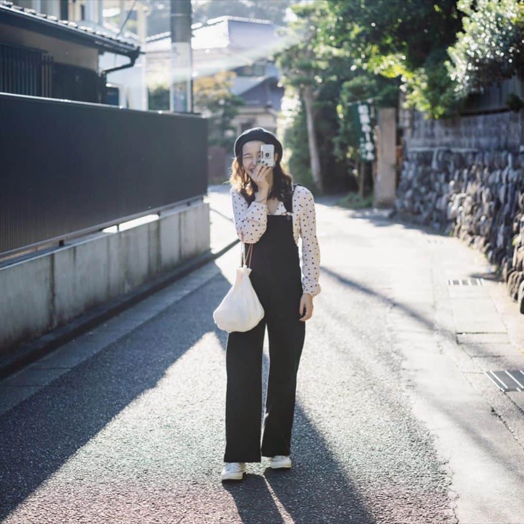 猪鼻ちひろのインスタグラム：「📸 想像以上に撮ってる時の顔が面白い、、、 #こんなはずじゃなかった #ちひろのお洋服 #itsumonoinohana」