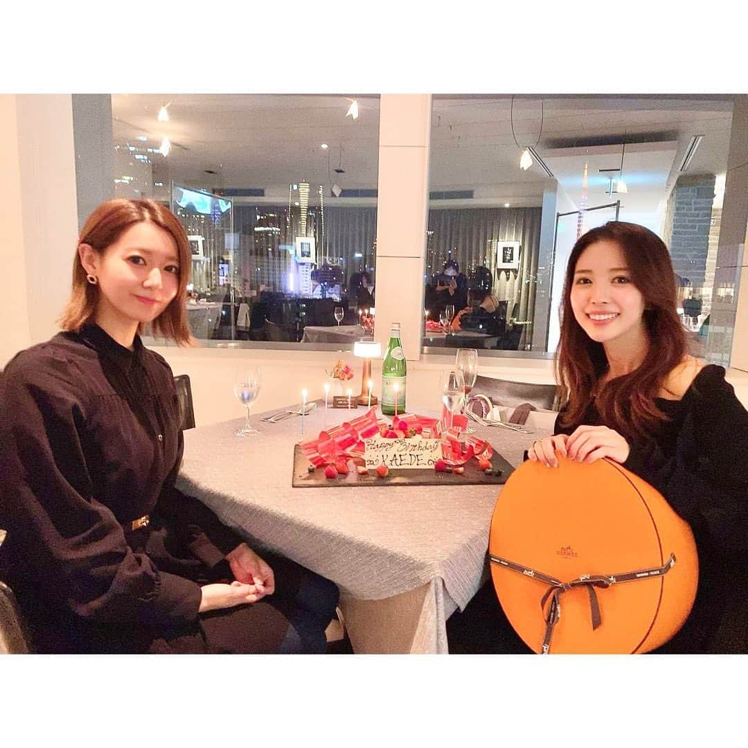 五條まりなさんのインスタグラム写真 - (五條まりなInstagram)「﻿ 　﻿ 昨年と同じ場所で🎂🐴💕﻿ 　﻿ ちーがかぶってて、ずっと可愛い可愛いって言ってたけど挑戦出来なかったベレー帽😭✨﻿ 感謝感激😭😭😭💕﻿ 　﻿ ﻿ かぶり方の正解がわからないままでキノピオでしかなかったけれど、嬉しくてタグ付いたままかぶって帰ったよ〜﻿ 　﻿ 撮ってくれたお姉さんがポーズの提案してくれたので、折角なので2人で可愛いポーズ頑張りました！恥ずかしかったです！恥ずかしかったです！﻿ 　﻿ 穏やかに、平和に、健康でいられることに感謝！﻿ 　﻿ ﻿ #ちーほんとーにありがとう#ベリー謝謝」11月7日 13時33分 - marina.gojo