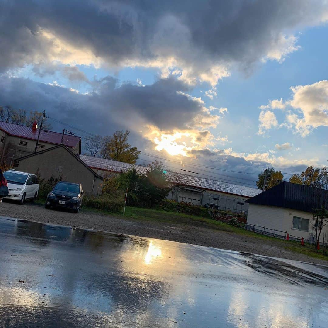 小柳津林太郎さんのインスタグラム写真 - (小柳津林太郎Instagram)「Went to Hokkaido! It's been a year since I last visted. The color of the sky is too beautiful . Thanks Sapporo, Otaru and Yoichi!   弾丸北海道。今回は札幌、小樽、余市。一年2ヶ月ぶりだったなー。一個だけ気付き直したけど、北海道の空はほんまに綺麗やな。色合いが違う。また、来ます。こっちでも色々展開したい🔥  #北海道 #札幌 #小樽 #余市 #藻岩山 #hokkaido #sapporo #otaru #yoichi #mountmoiwa」11月7日 13時37分 - rinsta_gram1002