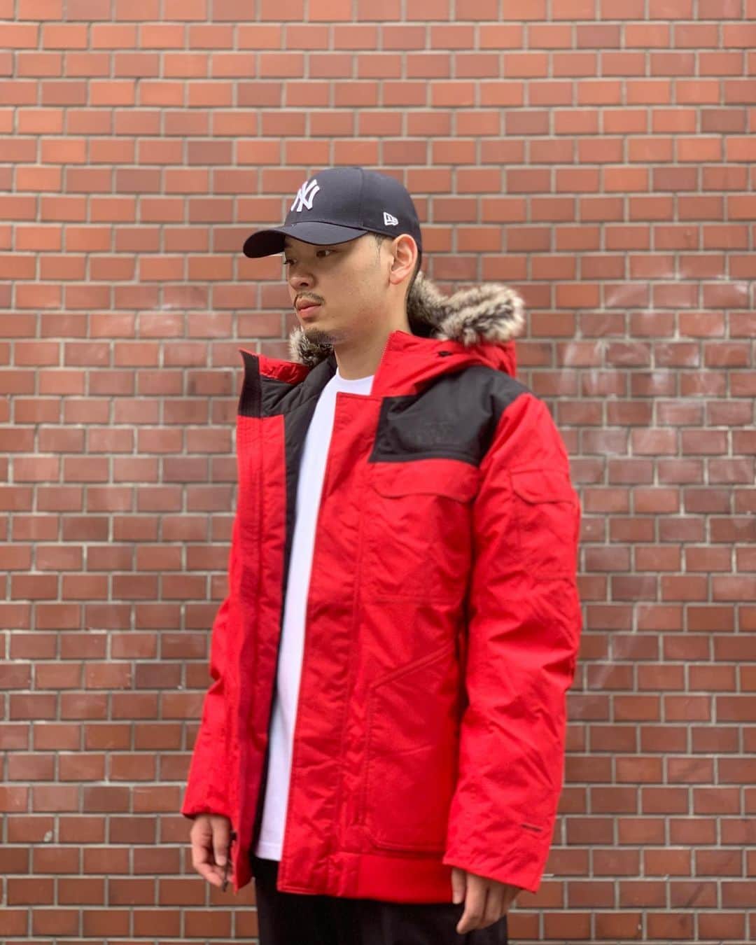 のインスタグラム：「#growaroundnewarrivals  THE NORTH FACE🗻 GOTHAM  JACKET Ⅲ 海外企画のGOTHAM JACKET SHELLはノースフェイス独自の技術素材であるDRYVENTを使用していて、防水性、防風性、通気性に優れています。 550 FILL DOWNが使用されています。 フード部分のファーは取り外し可能になっています。」