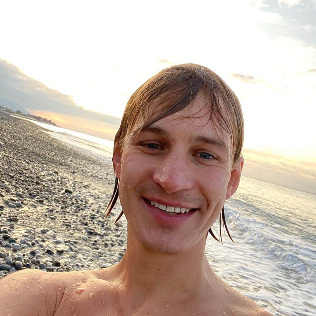 セルゲイ・ドブリンのインスタグラム：「Что можно быть лучше начать субботнее утро с пробежки и моря 🌊」
