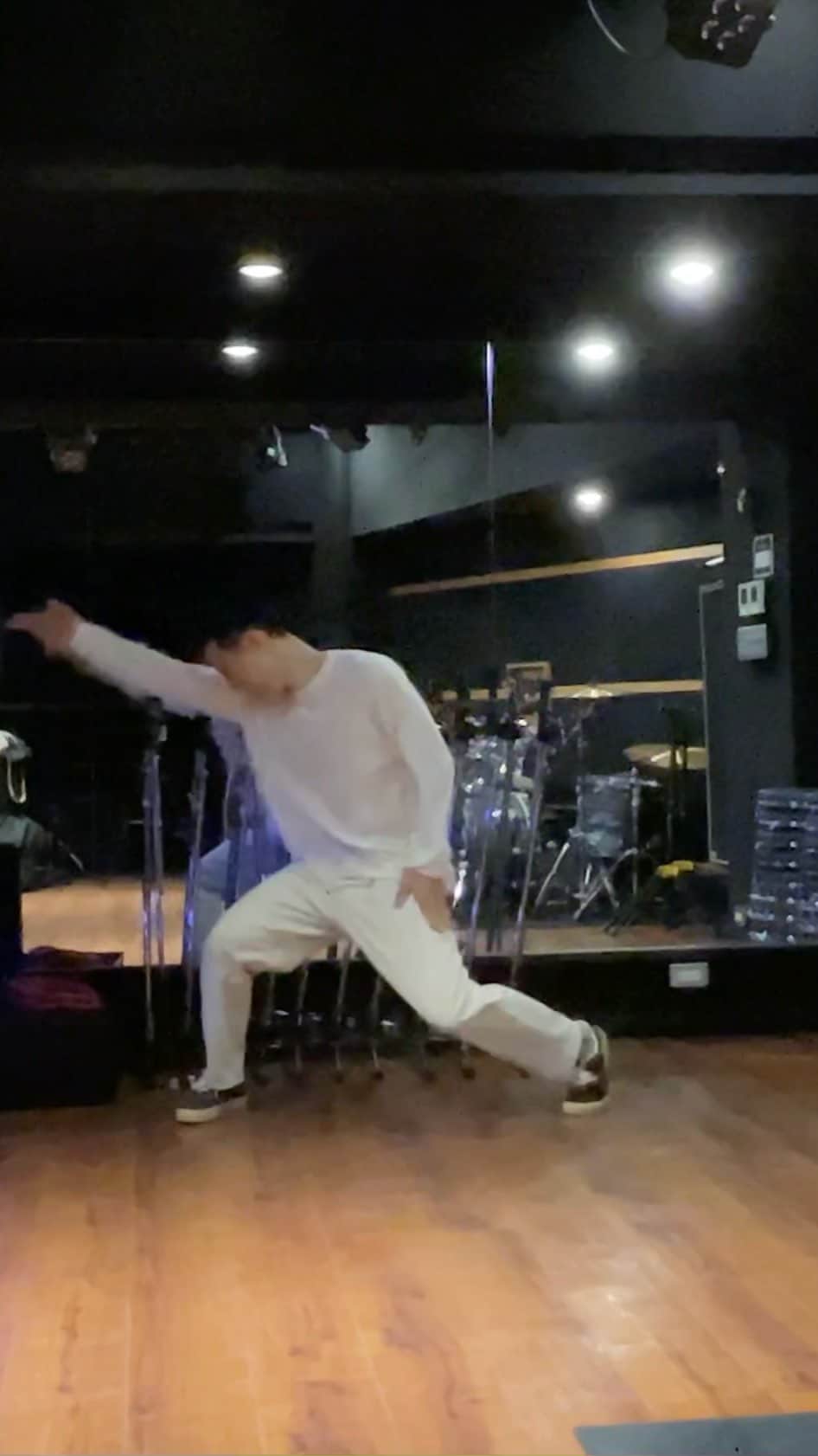 Oguriのインスタグラム：「COOL踊ってみたかったデス🤟 Bernard secretly admires JETS🔥」
