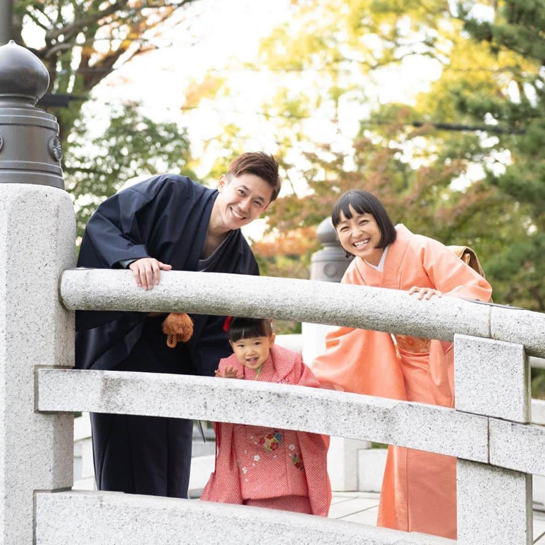 森渉さんのインスタグラム写真 - (森渉Instagram)「娘の七五三詣でに行ってきました😊すくすく育ってくれてることに感謝✨ (2枚目は3年前) #千笑 #金田朋子 #森渉 #家族 #family #家族写真 #子供 #kids #娘 #子育て #育児 #笑顔 #smile #七五三 #3歳  #笑顔が最幸の親孝行😊」11月7日 14時01分 - watarumori.sports