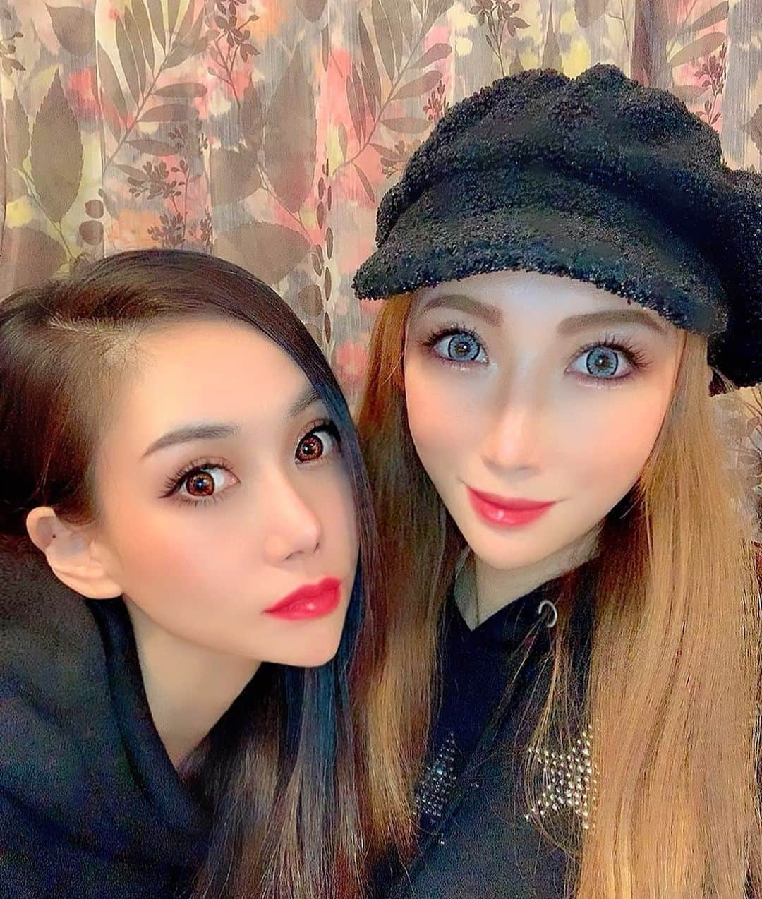 百合華さんのインスタグラム写真 - (百合華Instagram)「ライブ配信系美女の優花たん💖  @yuka1219yuka   お泊り会中もイベの目標達成してて尊敬できるお友達がいるってとってもシアワセ✨✨✨  #friend #friends  #フレンド #友達 #お友達 #尊敬 #幸せ」11月7日 14時16分 - yurika.lovelily