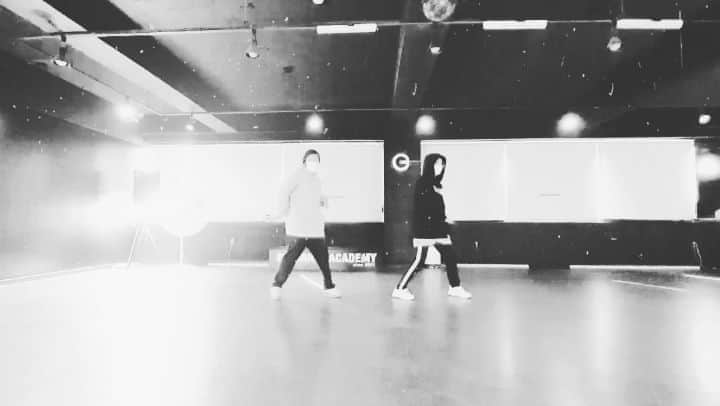 イ・ユリのインスタグラム：「#이댄스#쌤과#블랙핑크#좋아용👍#다욧시급 #다욧중#초보댄서」