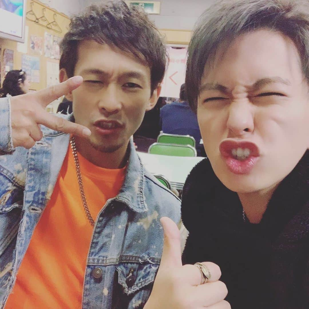 MASA（BRIDGET）のインスタグラム：「やっと会えたREOくん🦁✨  打ち上げで意気投合🍻早くRefRiseとBRIDGETで共演したいね♬♬  #bridgetmasa #BRIDGET #REO #RefRise #AtoZ」