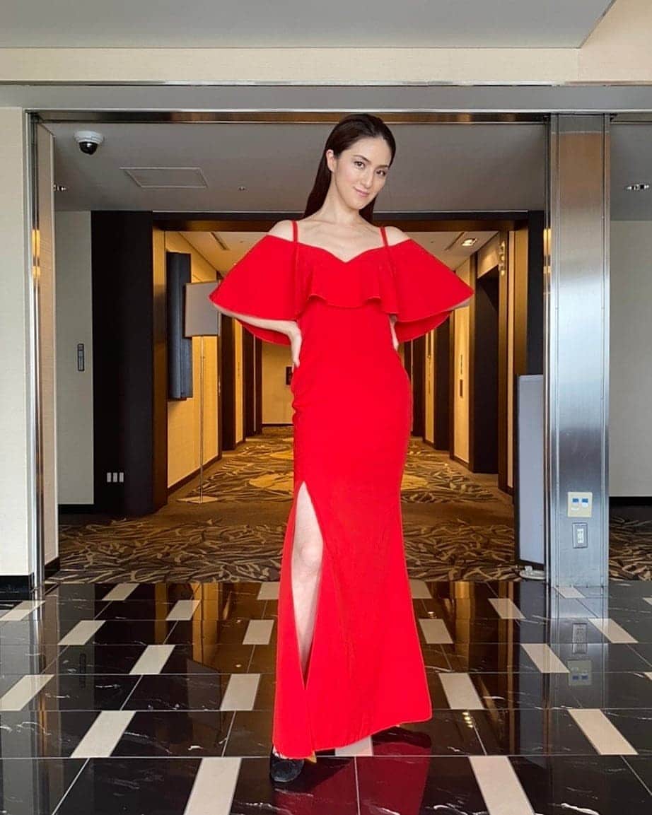 滝沢杏弥のインスタグラム：「審査員も務めました🏆 成長した姿を見れて嬉しかったです。大変な世の中の時にありがとうございました。輝く未来に✨ 久しぶりに赤いドレス着ました😊 #beautifulpeople#women#dressup」