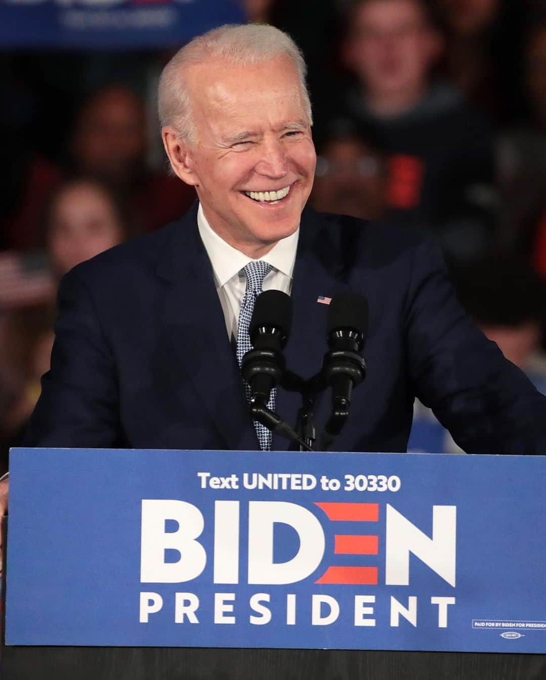 Just Jaredさんのインスタグラム写真 - (Just JaredInstagram)「Joe Biden has been declared the winner of the 2020 presidential election by both CNN and MSNBC! #JoeBiden #KamalaHarris Photos: Getty」11月8日 1時38分 - justjared