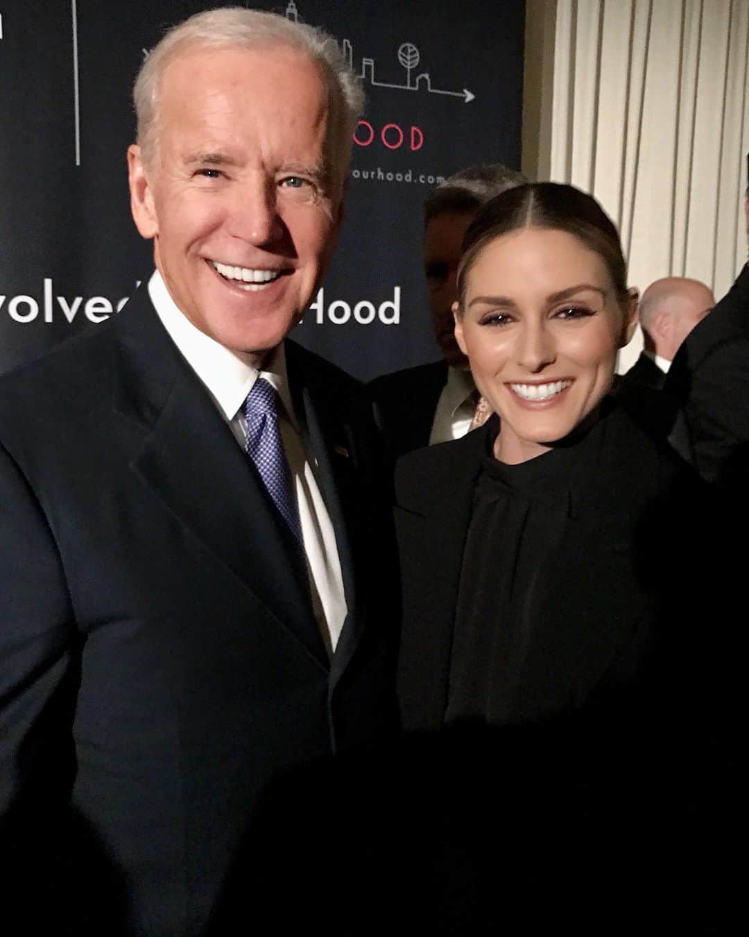 オリヴィア・パレルモのインスタグラム：「Congratulations to President-elect @joebiden 🇺🇸 Pictured here in 2017 at an event for Ashley Biden.」