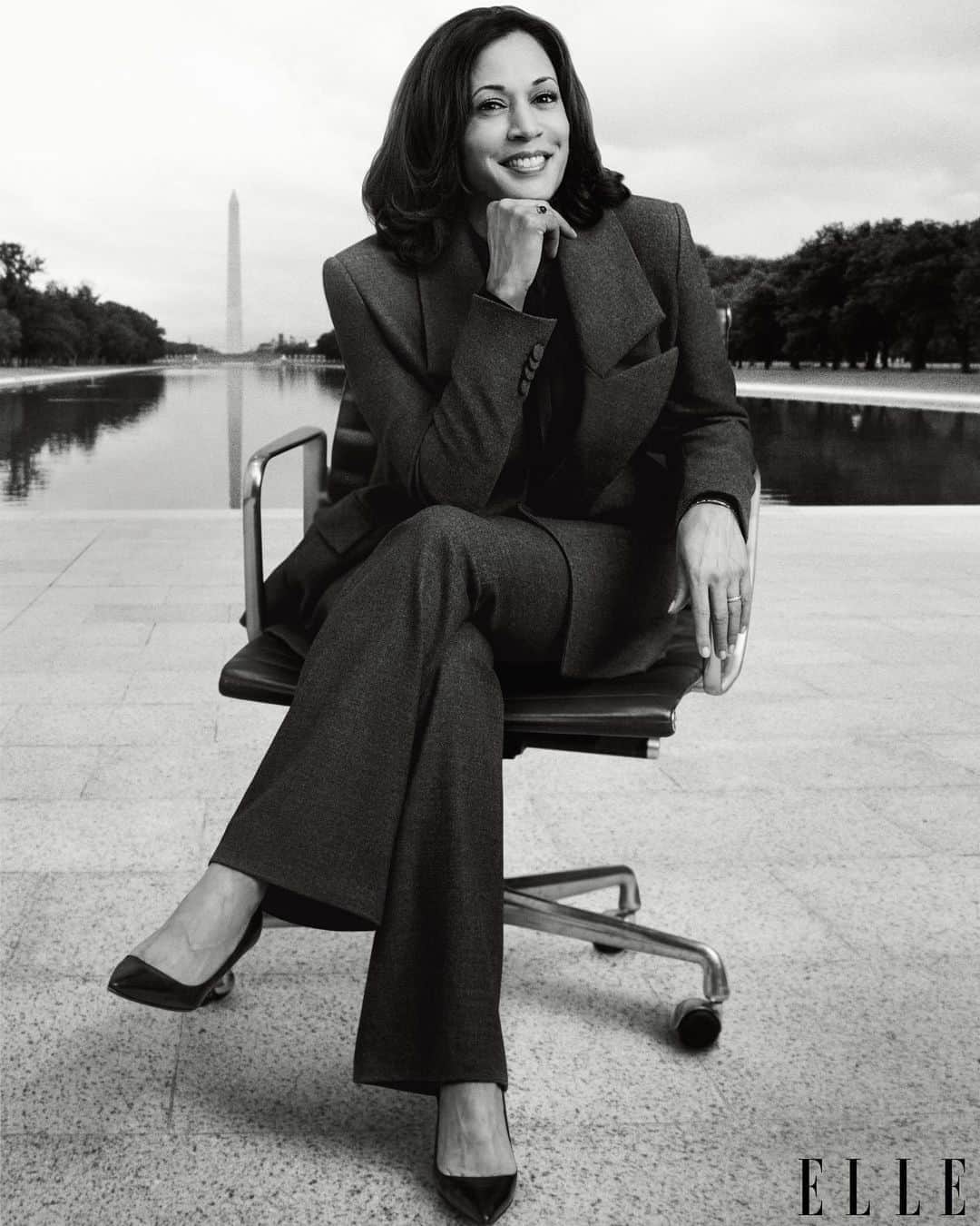 ELLE Magazineさんのインスタグラム写真 - (ELLE MagazineInstagram)「History has been made: @KamalaHarris has been elected the next vice president of the United States and will become the first Black and South Asian woman to hold the office. Harris spoke to ELLE for our November cover story, where she reflected on the power of optimism. "Optimism is the fuel driving every fight I’ve been in. The motivation comes from believing in what can be unburdened by what has been. John Lewis, the dearly departed, like many others shed blood on that bridge. Because he really believed in what could be. It will often feel like [we are only] against something, but the motivation that carries us through, with any longevity, is knowing what we’re fighting for.” ELLE November 2020, photo by @inezandvinoodh」11月8日 1時40分 - elleusa