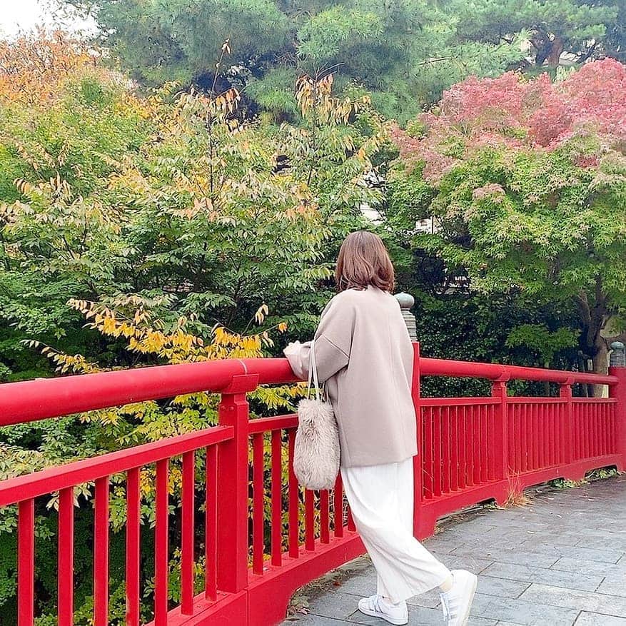 aaa_hal_smile_555のインスタグラム：「* * #大人の遠足 * * 休日満喫したわ～ * 充実した１日やった～ * 大人の遠足 食べまくりの旅やけど😅 * 幸せやったー 楽しかった～ * #自分へのご褒美 #充実 * #温泉 #旅 #日帰り #有馬 #大阪 #天満 #春駒 #春駒寿司 #ソフトクリーム  #みたらし団子 #食べ歩き #紅葉 #秋色コーデ   🧥 #LOWRYSFARM @lowrysfarm_official  👖 #gustyle」